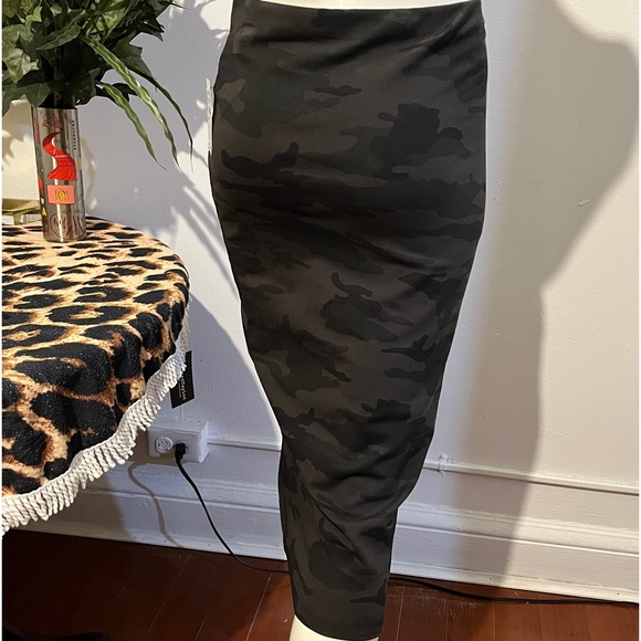 Sanctuary Camo Printed Skirt NWT XS New with tag - Picture 12 of 12